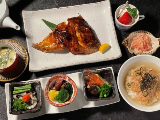 【バスハイク/博多発着/添乗員同行】 年始め!パワースポットで早春開運三社巡り! 宇佐神宮・金運アップのパワースポット富来神社・神秘の薦神社 ~めで鯛♪老舗料理屋「若栄屋」で”鯛茶漬うれしの”のご昼食~2